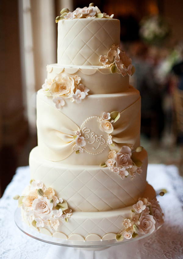 Weddingcakes1 Cake tiers stacked upon tall Roman columns have all but 