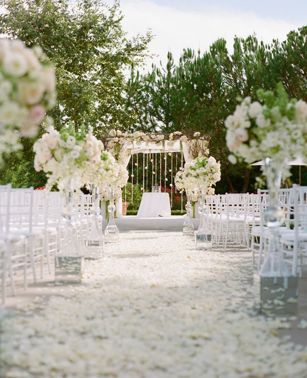beautiful-outdoor-wedding-venue-decor-4 | WeddingElation