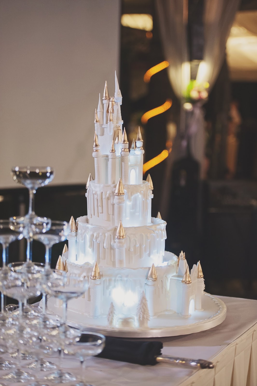 Disney-Themed Cakes Will Bring Some Magic To Your Wedding | WeddingElation
