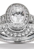 Oval-cut diamond engagement ring