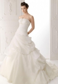 alma-novia-wedding-dress-collection-spring-summer-2012-17