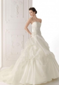 alma-novia-wedding-dress-collection-spring-summer-2012-18