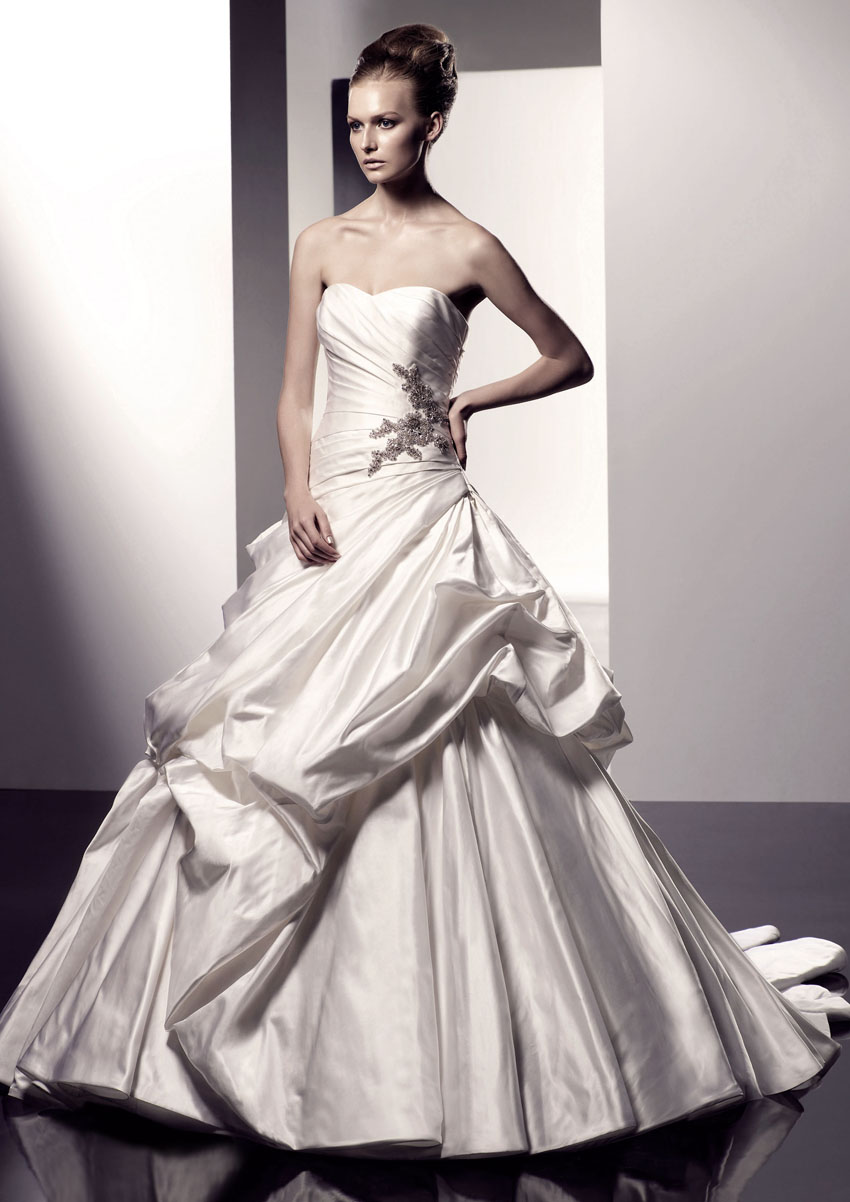 How to Choose the Perfect Wedding Dress Silhouette | WeddingElation