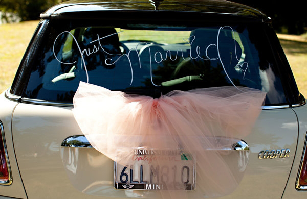 Wedding-decoration-car-getaway