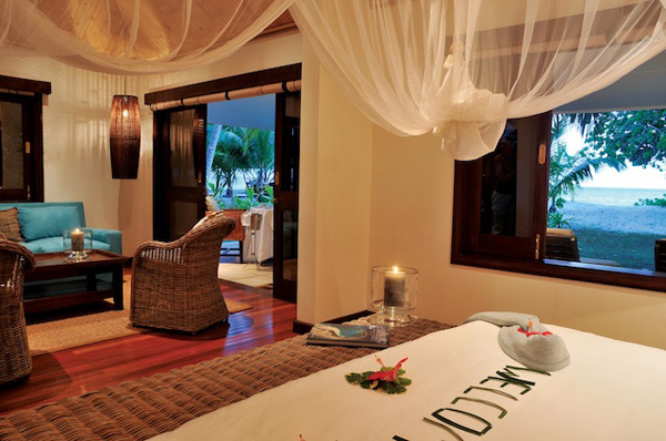 seychelles-honeymoon-desroche-bedroom