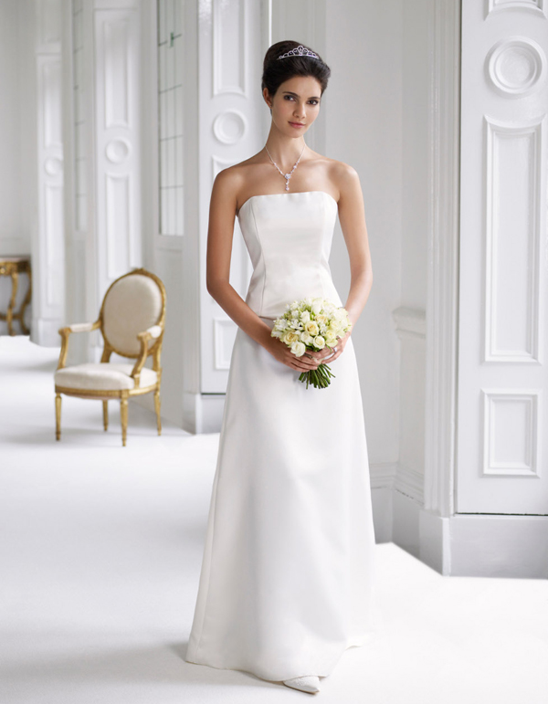 Plain-elegant-white-wedding-dresses