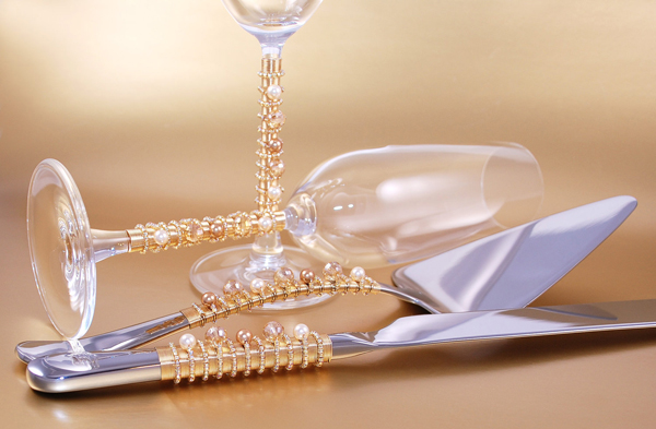 crystal-toasting-flutes-wedding