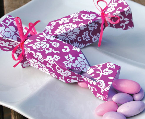 candyshaped-boxes-with-jordan-almonds
