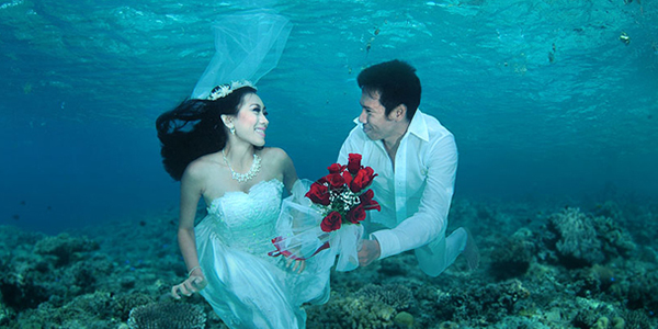 Underwater wedding ceremony