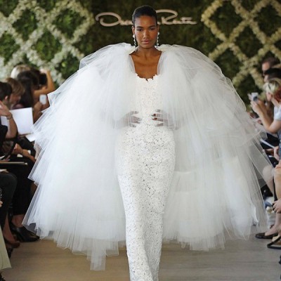 7 Mind-Blowing Bridal Capes For Winter 2015 | WeddingElation