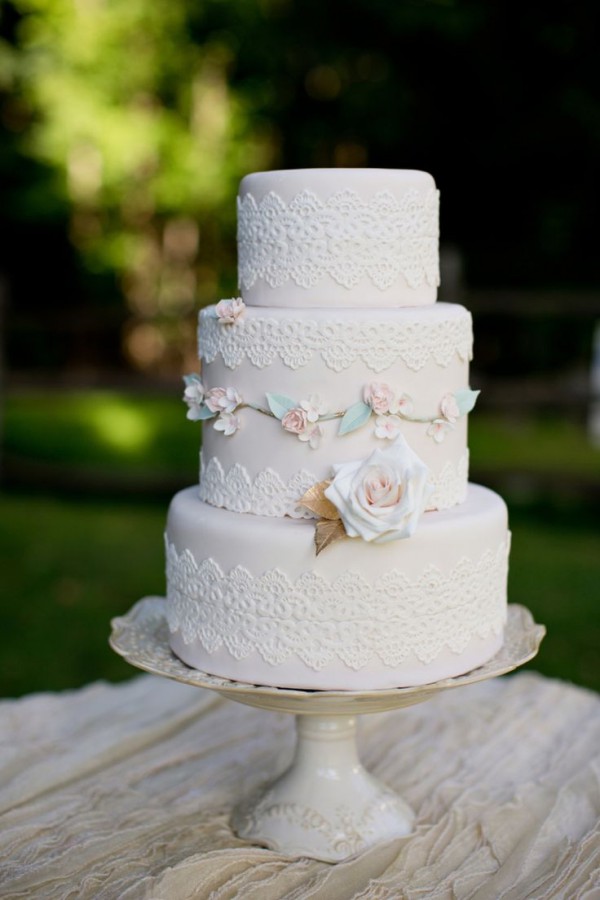 5 Decorations That Will Make Buttercream Wedding Cake