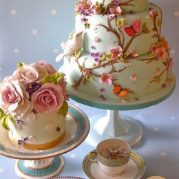 Decorated wedding cake