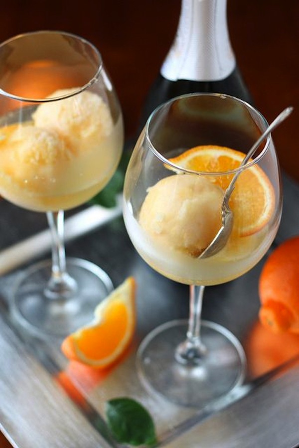 Champagne floats for summer wedding