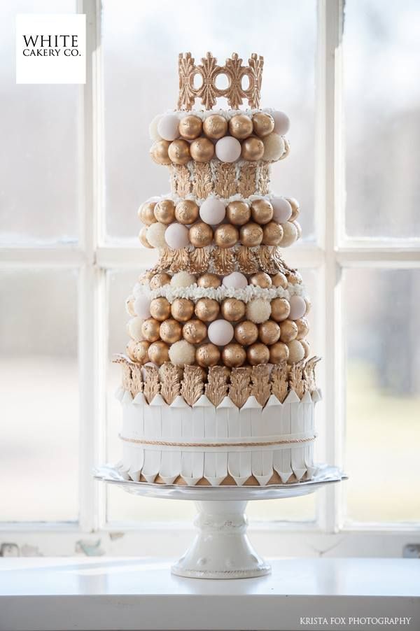 Crowned ball cake