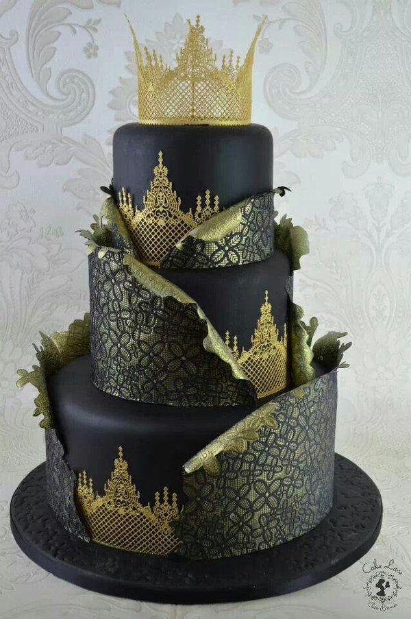 black crowned wedding cake